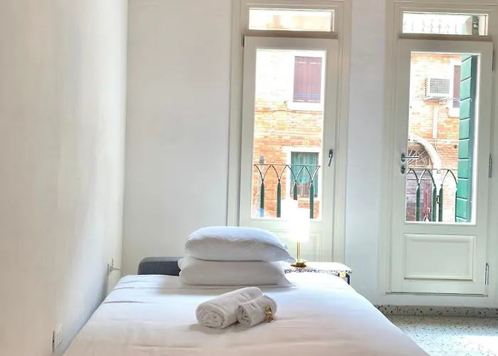 Quiet With Canal View Appartement